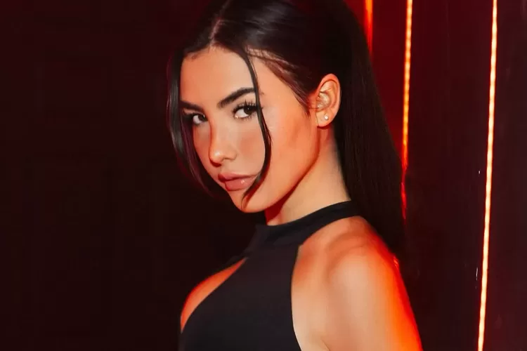 Andrea Botez on Wiki