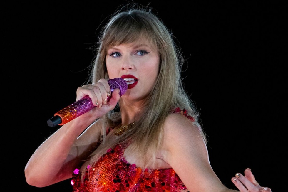 Taylor Swift Biography (2025)