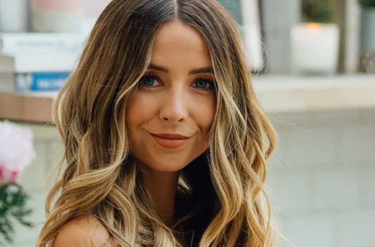 Who is Zoë Sugg